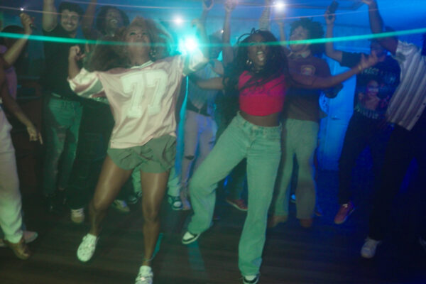 MASTER Famous.mov.00_01_01_18.Still006