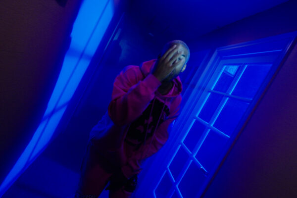 MASTER Famous.mov.00_01_26_05.Still008