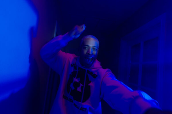 MASTER Famous.mov.00_01_35_17.Still009